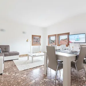  Apartment On The Canal Italy